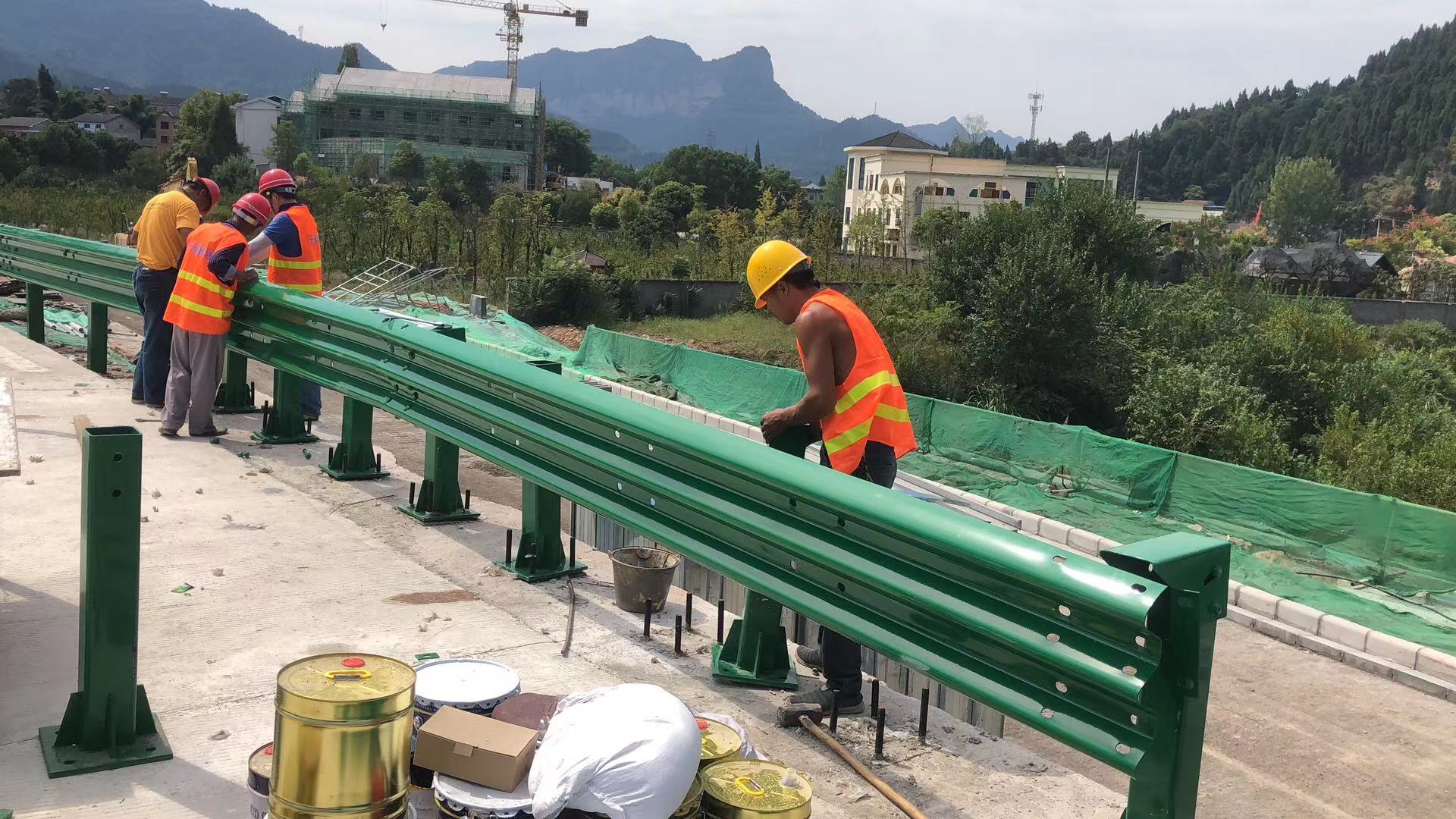 绵竹市三波波形护栏热镀锌波形护栏 - 推荐